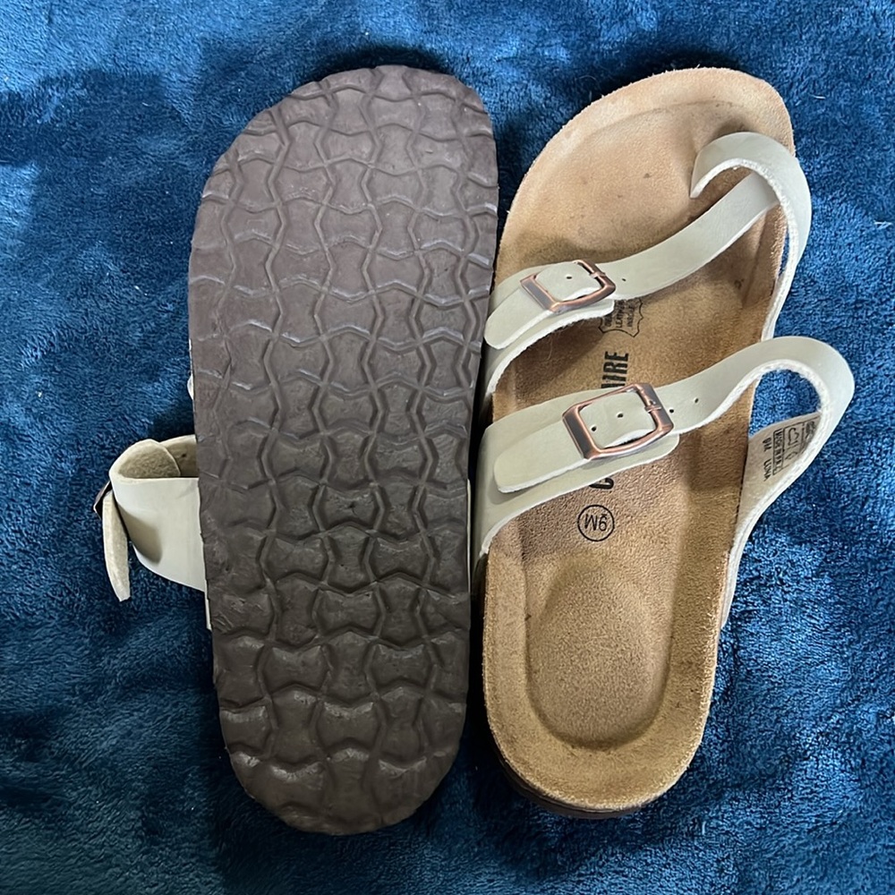 Tan sandals - Picture 2 of 2